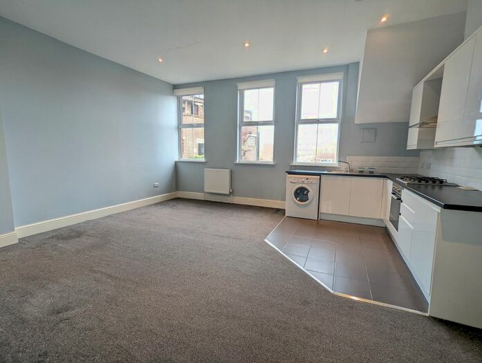 2 Bedroom Flat To Rent In High Street, Kettering, NN16