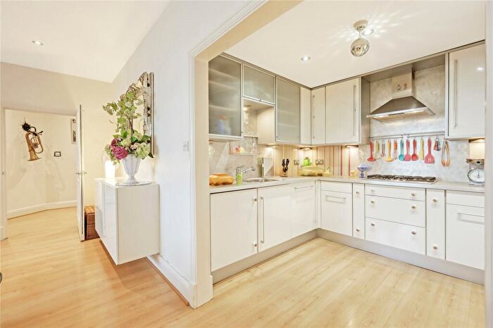 3 Bedroom Duplex For Sale In Spencer Place, London, N1