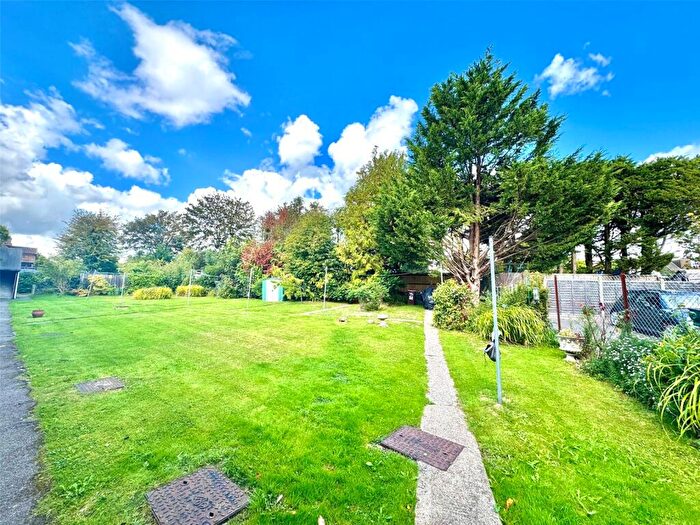 2 Bedroom Apartment For Sale In Newchapel Road, Lingfield, Surrey, RH7