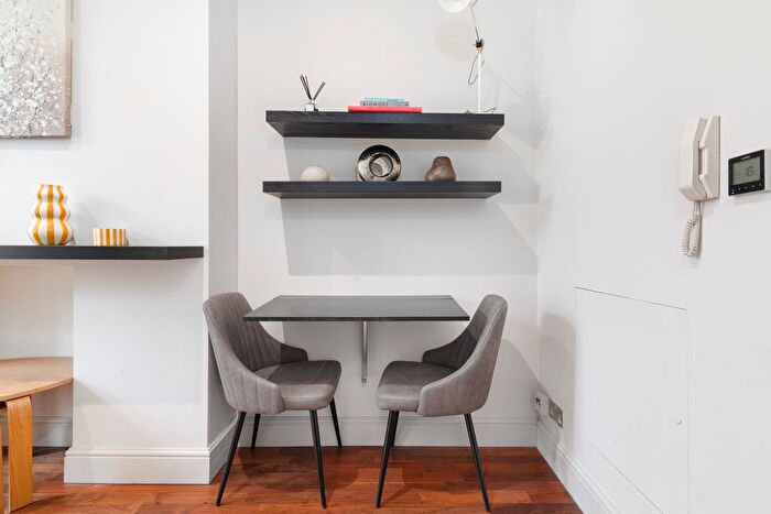 Studio To Rent In St. Charles Square, London, W10