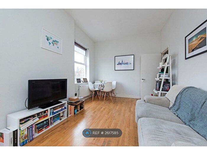 1 Bedroom Flat To Rent In Bedford Hill, London, SW12