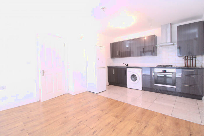3 Bedroom Flat To Rent In Rectory Road, London, E17