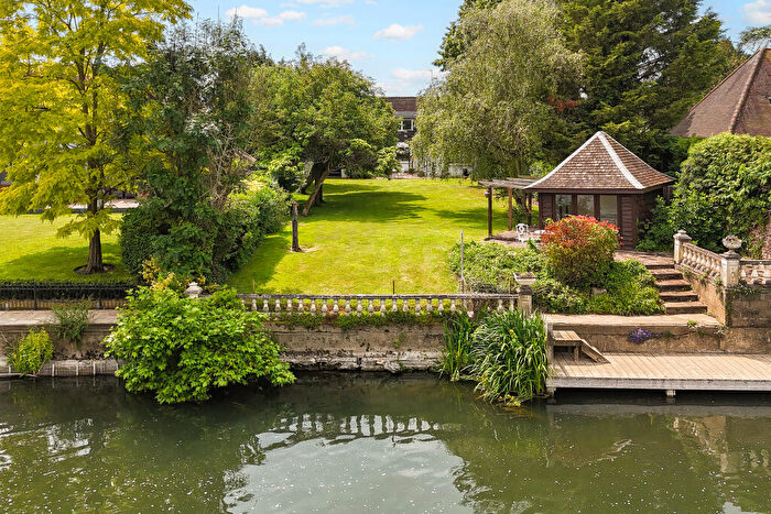 5 Bedroom Detached House For Sale In Quarrywood Road, Marlow, SL7