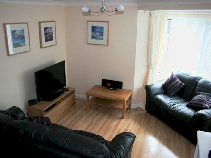 2 Bedroom Flat To Rent In Mill Street, Glasgow, G40