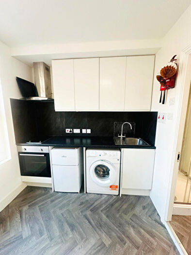 Studio To Rent In High Road Leyton, London, E10