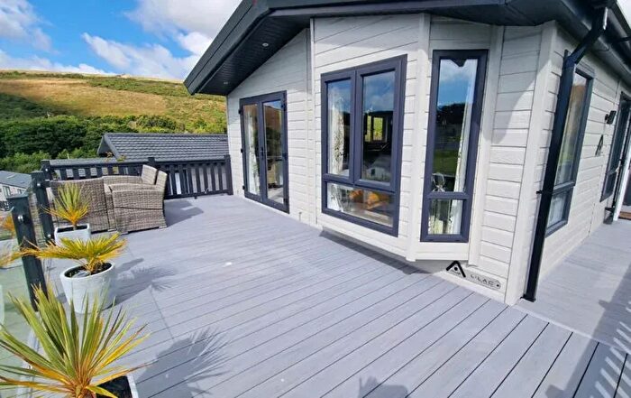 3 Bedroom Park Home For Sale In Mawgan Porth, Newquay, TR8