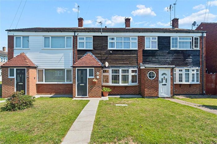 3 Bedroom Terraced House For Sale In Peregrine Walk, Hornchurch, RM12