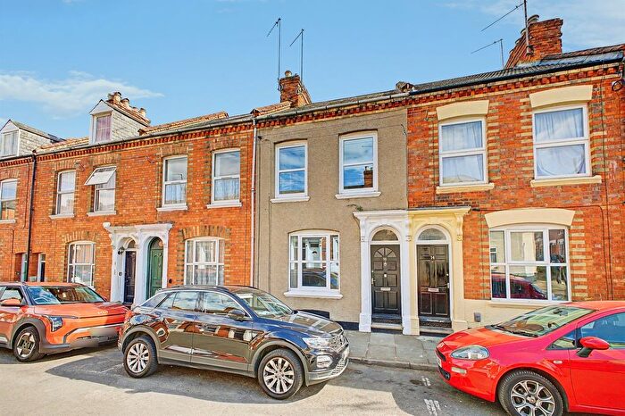 3 Bedroom Terraced House For Sale In Thenford Street, Northampton, NN1