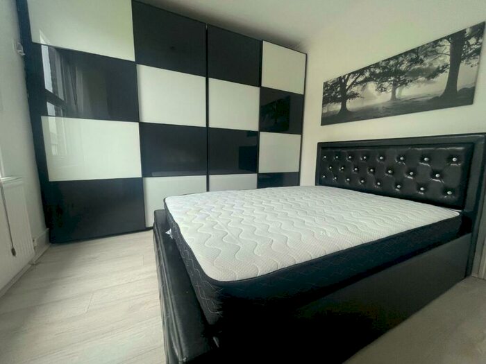 2 Bedroom Maisonette To Rent In St. Andrews Road, Enfield, EN1