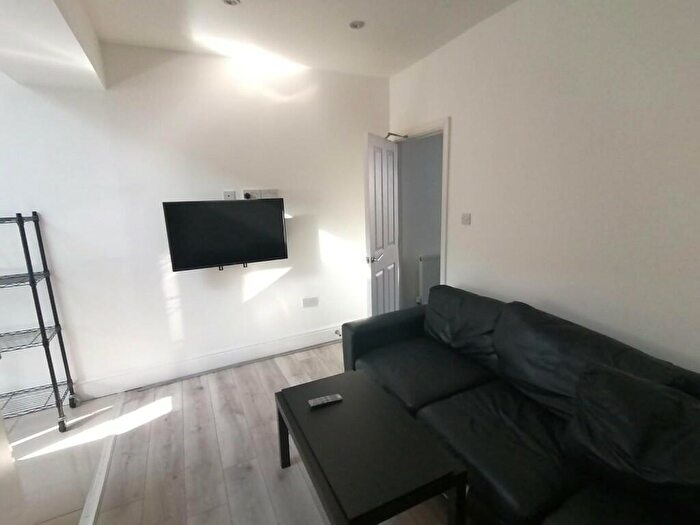 4 Bedroom Semi-Detached House To Rent In Bulwer Road, Nottingham, Nottinghamshire, NG7