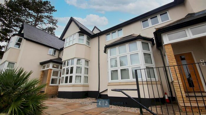 1 Bedroom Flat To Rent In Albion Hill, Loughton, IG10