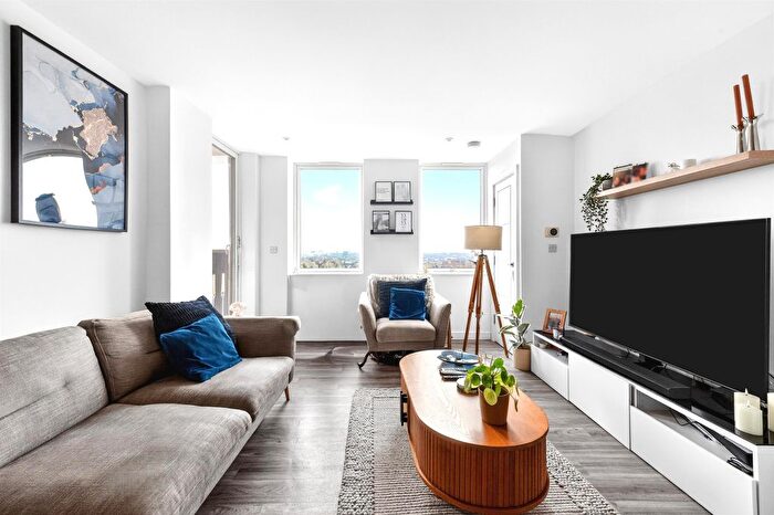 2 Bedroom Flat For Sale In Beaumont Road, London, SW19