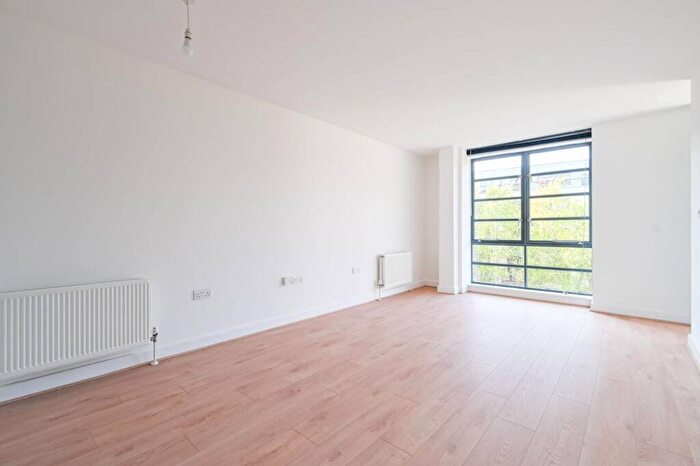 2 Bedroom Flat To Rent In De Beauvoir Crescent, De Beauvoir Town, London, N1