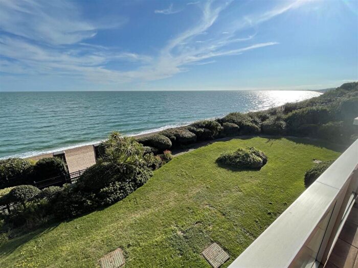 2 Bedroom Apartment For Sale In Radnor Cliff, Folkestone, CT20