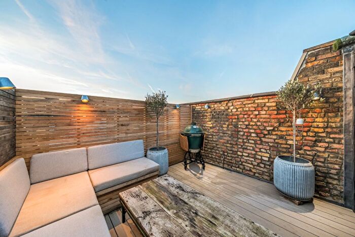 3 Bedroom Flat To Rent In Farlton Road, London, SW18