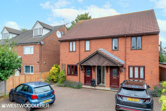 1 Bedroom Maisonette To Rent In Haward Road, Hoddesdon, EN11