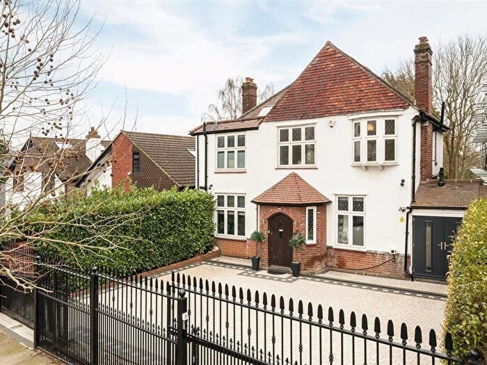 4 Bedroom Detached House For Sale In Winn Road, Lee, London, SE12