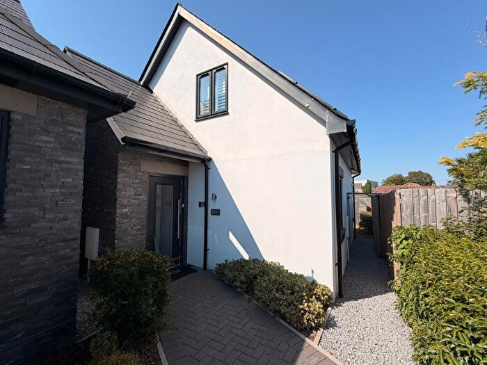 2 Bedroom Chalet To Rent In Serenity Gardens, Poole, BH12
