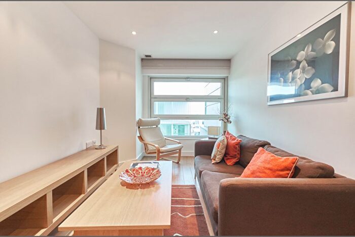 1 Bedroom Flat To Rent In Empire Square West, Borough, London, SE1