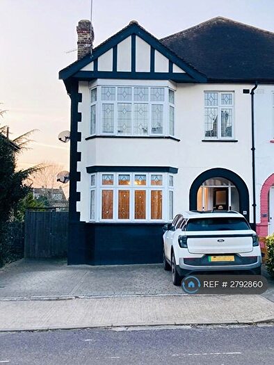 2 Bedroom Maisonette To Rent In Lodge Avenue, Romford, RM2