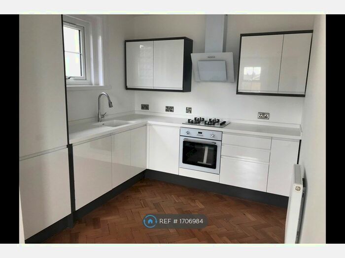 2 Bedroom Flat To Rent In Vista Court, Bebington, Wirral, CH63