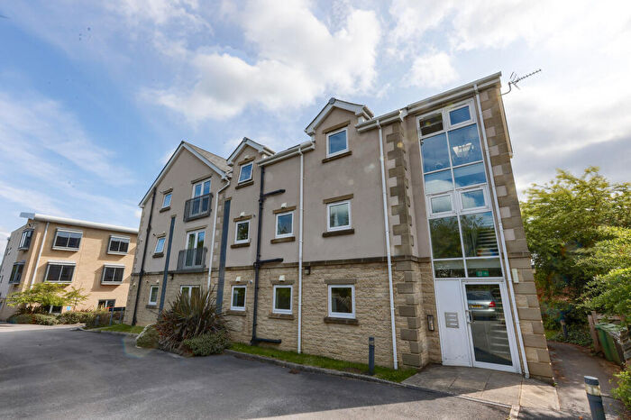2 Bedroom Apartment For Sale In Shires Court, Shires Road, Guiseley, Leeds, LS20