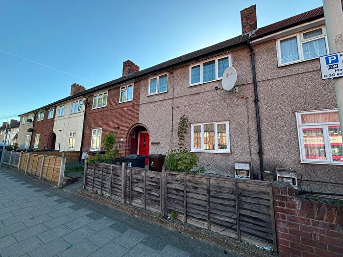3 Bedroom Terraced House To Rent In Heathway, Dagenham, RM9