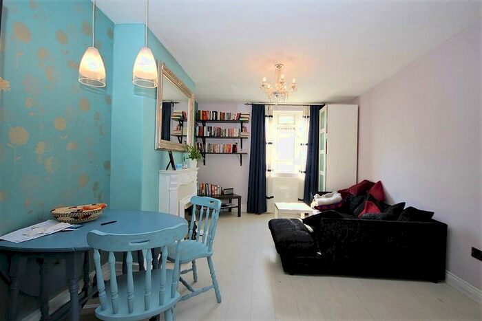 2 Bedroom Flat To Rent In Paris House, Old Bethnal Green Road, Bethnal Green, E2