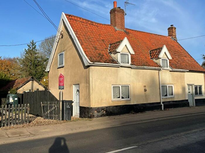 Semi-Detached House For Sale In The Street, Garboldisham, Diss, Norfolk, IP22