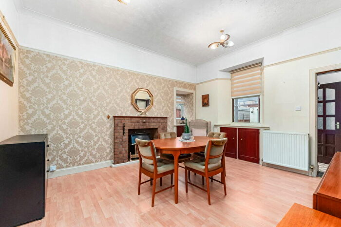2 Bedroom Cottage For Sale In West Main Street, Broxburn, EH52