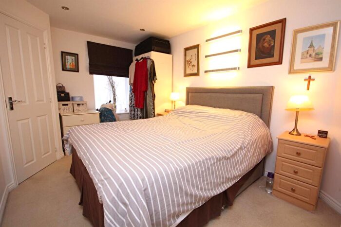 2 Bedroom Coach House For Sale In Greenacres Road, Locks Heath, Southampton, SO31