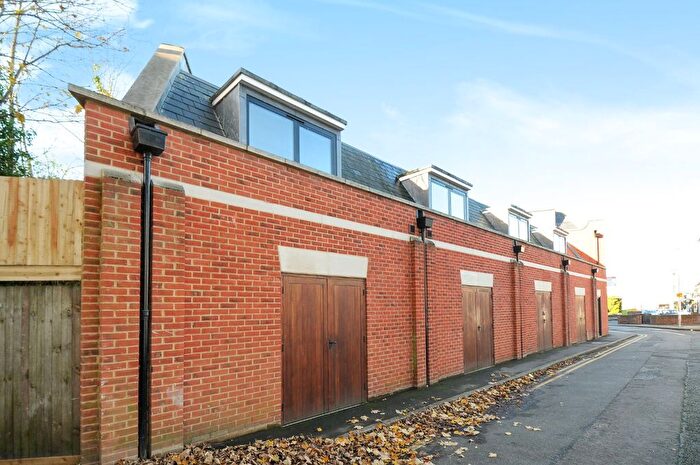 2 Bedroom Flat To Rent In Burnham Street, Kingston Upon Thames, Surrey, KT2