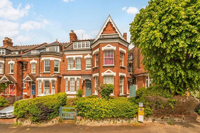 1 Bedroom Flat To Rent In Church Crescent, London, N10