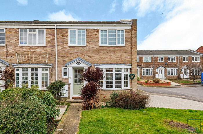 3 Bedroom End Of Terrace House To Rent In Sandalwood, Guildford, GU2