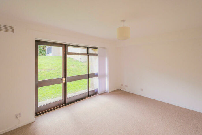 2 Bedroom Apartment To Rent In Melcombe Road, Bath, BA2