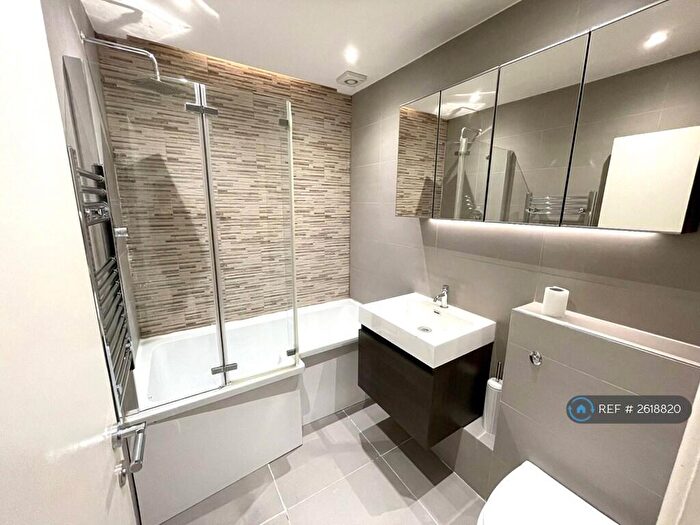 1 Bedroom Flat To Rent In Rye Lane, London, SE15