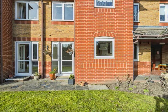 1 Bedroom Flat To Rent In Royston Court, Hinchley Wood, KT10