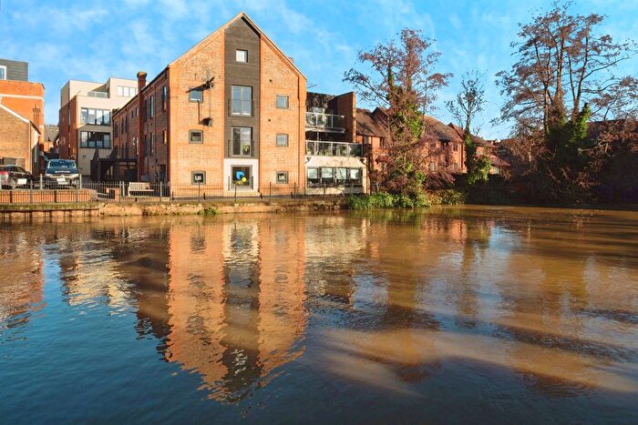 1 Bedroom Flat For Sale In Lyons Crescent, Tonbridge, TN9