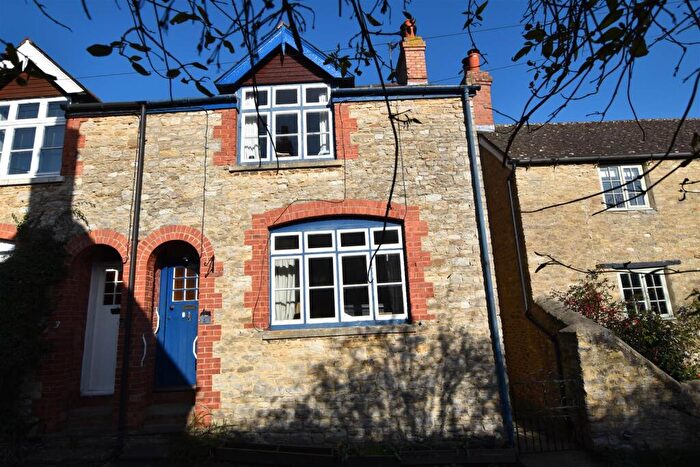 3 Bedroom Semi-Detached House For Sale In Church Lane, Islip, Kidlington, OX5