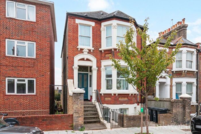 2 Bedroom Apartment For Sale In Pendrell Road, London, SE4