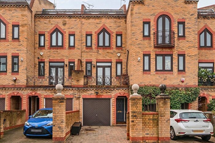 4 Bedroom Town House To Rent In Brackenbury Road, London, W6