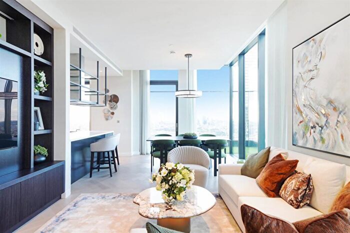 2 Bedroom Flat To Rent In Hobart Building, Wardian Penthouse, Canary Wharf, E14