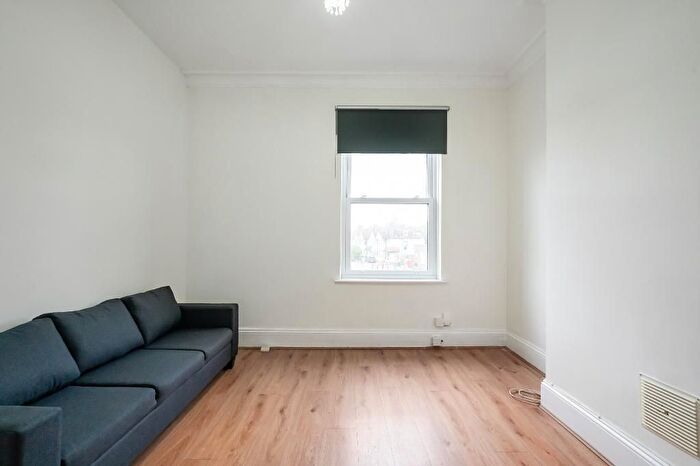 2 Bedroom Flat To Rent In Neasden Lane North, Neasden, London, NW10