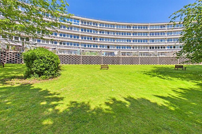 2 Bedroom Flat For Sale In Chapel Hill, Clevedon, BS21