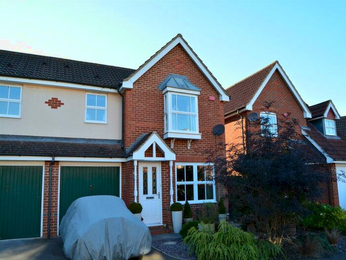 3 Bedroom House To Rent In Grensell Close, Eversley, RG27