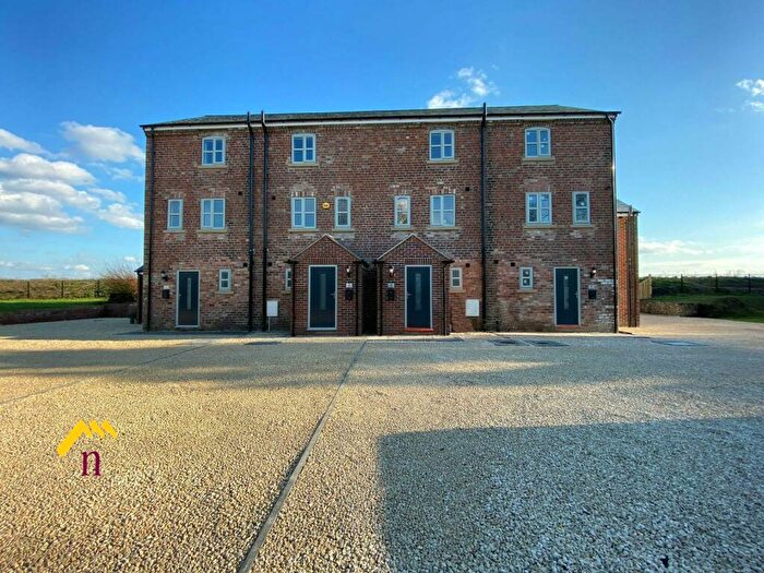 2 Bedroom Town House For Sale In Spring Cottages, Sugar Mill Ponds, Rawcliffe Bridge, Goole, DN14