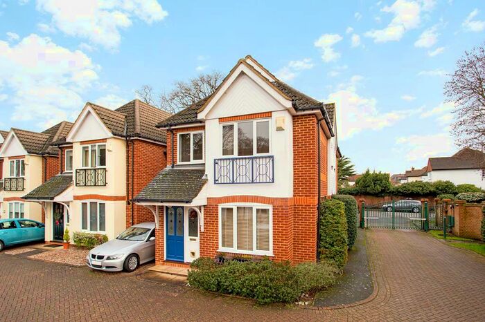 4 Bedroom Semi-Detached House To Rent In Portmore Quays, Weybridge, KT13