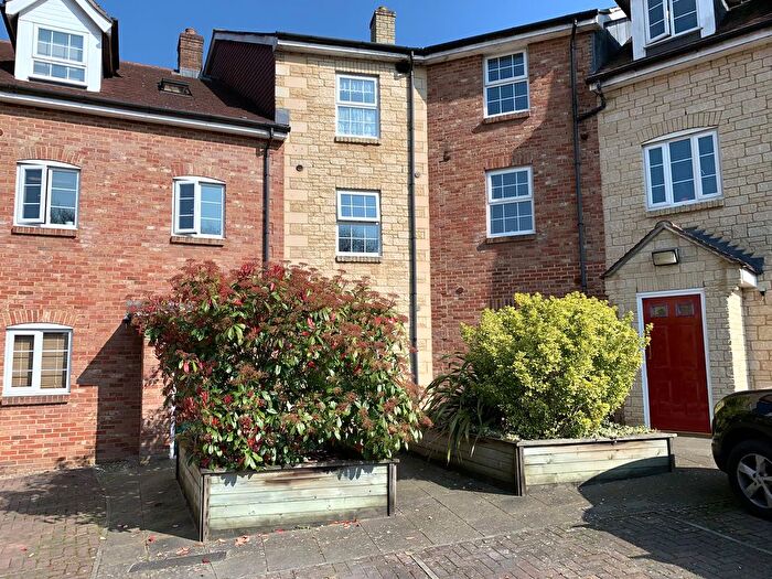 2 Bedroom Flat To Rent In Holly Court, Wincanton, BA9