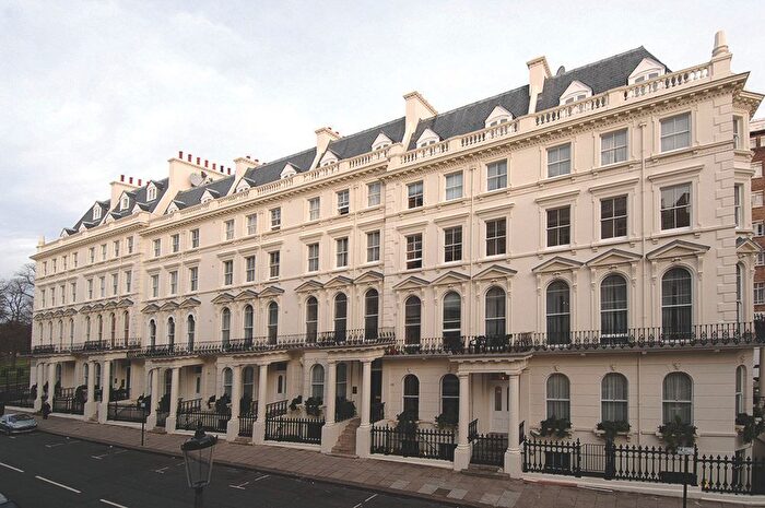 4 Bedroom Flat To Rent In Prince Of Wales Terrace, London, W8
