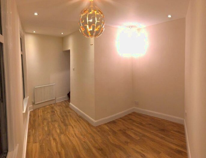 4 Bedroom Flat To Rent In Rays Avenue, London N18